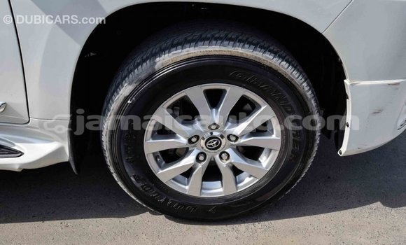Acheter Import Voiture Toyota Land Cruiser Blanc à Import - Dubai, Clarendon Acheter Import Voiture Toyota Land Cruiser Blanc à Import - Dubai, Clarendon
