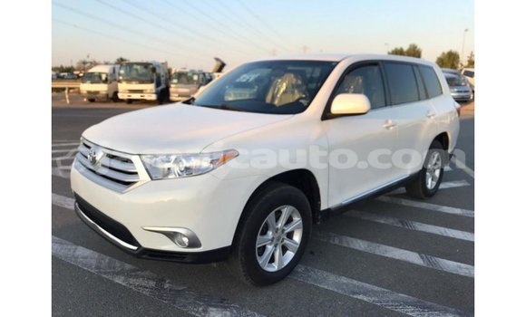 Acheter Import Voiture Toyota Highlander Blanc à Import - Dubai, Clarendon Acheter Import Voiture Toyota Highlander Blanc à Import - Dubai, Clarendon