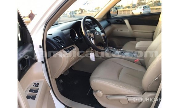 Acheter Import Voiture Toyota Highlander Blanc à Import - Dubai, Clarendon Acheter Import Voiture Toyota Highlander Blanc à Import - Dubai, Clarendon