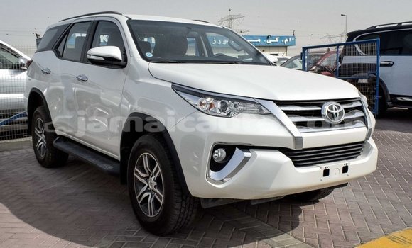 Acheter Import Voiture Toyota Fortuner Blanc à Import - Dubai, Clarendon Acheter Import Voiture Toyota Fortuner Blanc à Import - Dubai, Clarendon