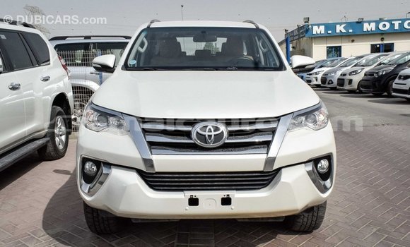 Acheter Import Voiture Toyota Fortuner Blanc à Import - Dubai, Clarendon Acheter Import Voiture Toyota Fortuner Blanc à Import - Dubai, Clarendon