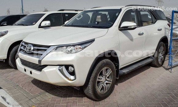 Acheter Import Voiture Toyota Fortuner Blanc à Import - Dubai, Clarendon Acheter Import Voiture Toyota Fortuner Blanc à Import - Dubai, Clarendon