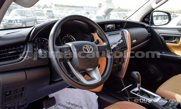 Acheter Import Voiture Toyota Fortuner Blanc à Import - Dubai, Clarendon Acheter Import Voiture Toyota Fortuner Blanc à Import - Dubai, Clarendon