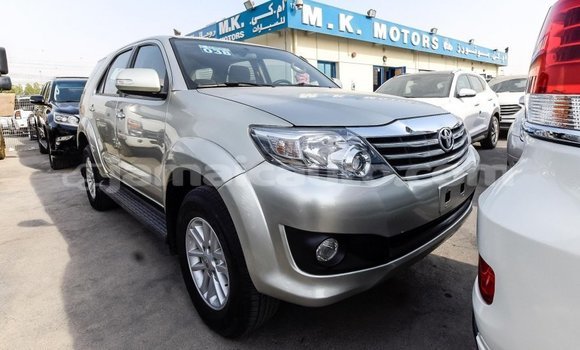 Acheter Import Voiture Toyota Fortuner Autre à Import - Dubai, Clarendon Acheter Import Voiture Toyota Fortuner Autre à Import - Dubai, Clarendon