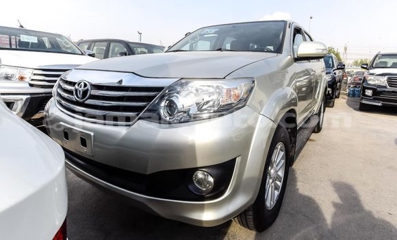 Acheter Import Voiture Toyota Fortuner Autre à Import - Dubai, Clarendon Acheter Import Voiture Toyota Fortuner Autre à Import - Dubai, Clarendon
