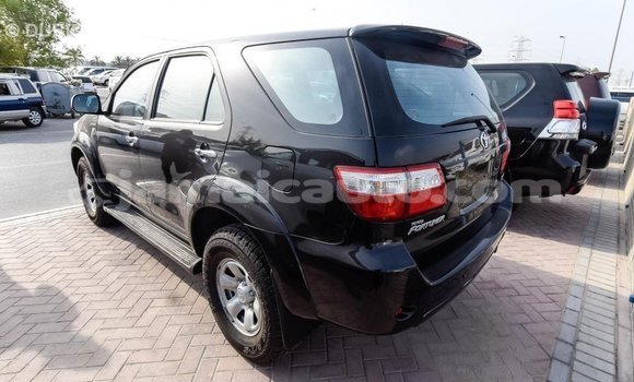 Acheter Import Voiture Toyota Fortuner Noir à Import - Dubai, Clarendon Acheter Import Voiture Toyota Fortuner Noir à Import - Dubai, Clarendon