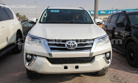 Acheter Import Voiture Toyota Fortuner Blanc à Import - Dubai, Clarendon Acheter Import Voiture Toyota Fortuner Blanc à Import - Dubai, Clarendon