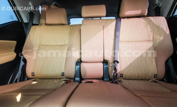 Acheter Import Voiture Toyota Fortuner Blanc à Import - Dubai, Clarendon Acheter Import Voiture Toyota Fortuner Blanc à Import - Dubai, Clarendon