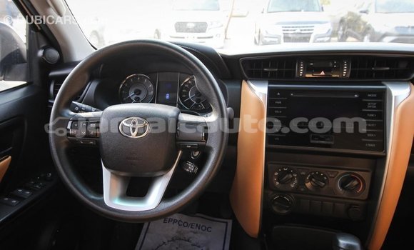 Acheter Import Voiture Toyota Fortuner Blanc à Import - Dubai, Clarendon Acheter Import Voiture Toyota Fortuner Blanc à Import - Dubai, Clarendon