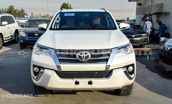 Acheter Import Voiture Toyota Fortuner Blanc à Import - Dubai, Clarendon Acheter Import Voiture Toyota Fortuner Blanc à Import - Dubai, Clarendon
