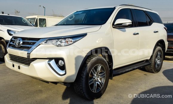 Acheter Import Voiture Toyota Fortuner Blanc à Import - Dubai, Clarendon Acheter Import Voiture Toyota Fortuner Blanc à Import - Dubai, Clarendon