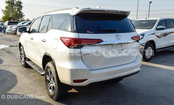 Acheter Import Voiture Toyota Fortuner Blanc à Import - Dubai, Clarendon Acheter Import Voiture Toyota Fortuner Blanc à Import - Dubai, Clarendon