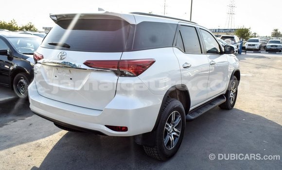 Acheter Import Voiture Toyota Fortuner Blanc à Import - Dubai, Clarendon Acheter Import Voiture Toyota Fortuner Blanc à Import - Dubai, Clarendon