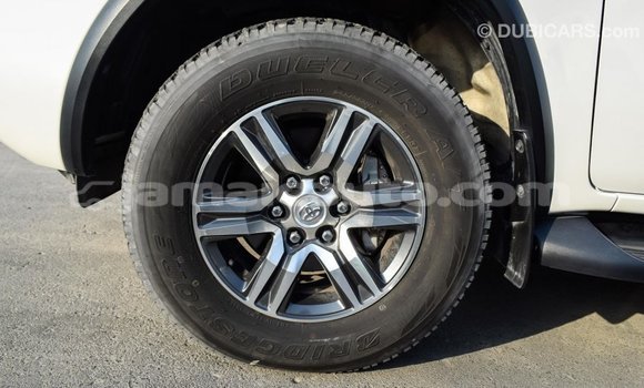 Acheter Import Voiture Toyota Fortuner Blanc à Import - Dubai, Clarendon Acheter Import Voiture Toyota Fortuner Blanc à Import - Dubai, Clarendon