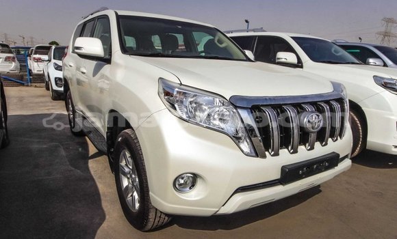 Acheter Import Voiture Toyota Prado Blanc à Import - Dubai, Clarendon Acheter Import Voiture Toyota Prado Blanc à Import - Dubai, Clarendon