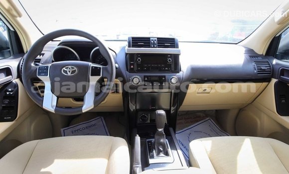 Acheter Import Voiture Toyota Prado Blanc à Import - Dubai, Clarendon Acheter Import Voiture Toyota Prado Blanc à Import - Dubai, Clarendon