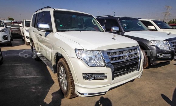 Acheter Import Voiture Mitsubishi Pajero Blanc à Import - Dubai, Clarendon Acheter Import Voiture Mitsubishi Pajero Blanc à Import - Dubai, Clarendon