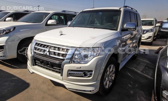 Acheter Import Voiture Mitsubishi Pajero Blanc à Import - Dubai, Clarendon Acheter Import Voiture Mitsubishi Pajero Blanc à Import - Dubai, Clarendon