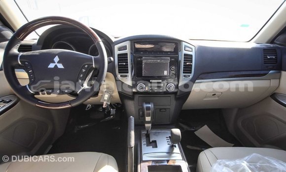 Acheter Import Voiture Mitsubishi Pajero Blanc à Import - Dubai, Clarendon Acheter Import Voiture Mitsubishi Pajero Blanc à Import - Dubai, Clarendon