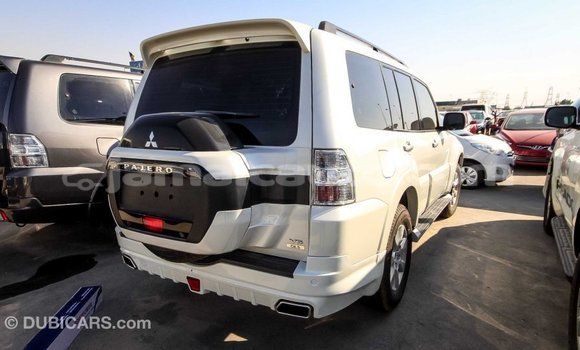 Acheter Import Voiture Mitsubishi Pajero Blanc à Import - Dubai, Clarendon Acheter Import Voiture Mitsubishi Pajero Blanc à Import - Dubai, Clarendon