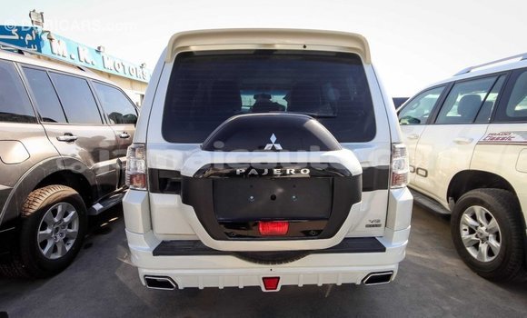 Acheter Import Voiture Mitsubishi Pajero Blanc à Import - Dubai, Clarendon Acheter Import Voiture Mitsubishi Pajero Blanc à Import - Dubai, Clarendon