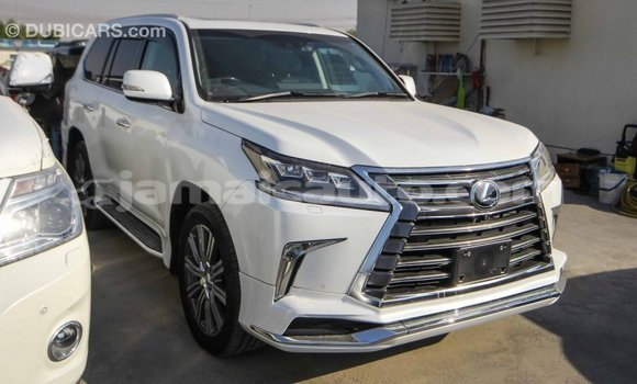 Acheter Import Voiture Lexus LX Blanc à Import - Dubai, Clarendon Acheter Import Voiture Lexus LX Blanc à Import - Dubai, Clarendon