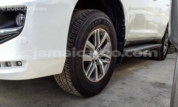 Acheter Import Voiture Toyota Prado Blanc à Import - Dubai, Clarendon Acheter Import Voiture Toyota Prado Blanc à Import - Dubai, Clarendon