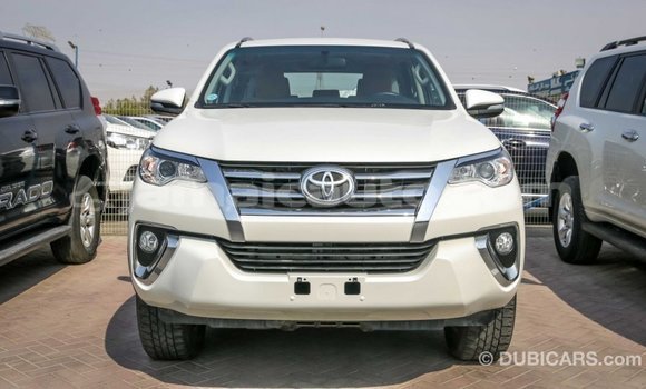 Acheter Import Voiture Toyota Fortuner Blanc à Import - Dubai, Clarendon Acheter Import Voiture Toyota Fortuner Blanc à Import - Dubai, Clarendon