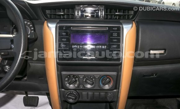 Acheter Import Voiture Toyota Fortuner Blanc à Import - Dubai, Clarendon Acheter Import Voiture Toyota Fortuner Blanc à Import - Dubai, Clarendon