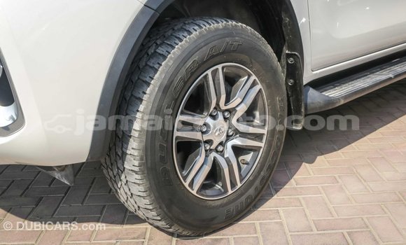 Acheter Import Voiture Toyota Fortuner Blanc à Import - Dubai, Clarendon Acheter Import Voiture Toyota Fortuner Blanc à Import - Dubai, Clarendon