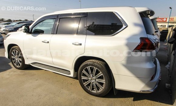Acheter Import Voiture Lexus LX Blanc à Import - Dubai, Clarendon Acheter Import Voiture Lexus LX Blanc à Import - Dubai, Clarendon
