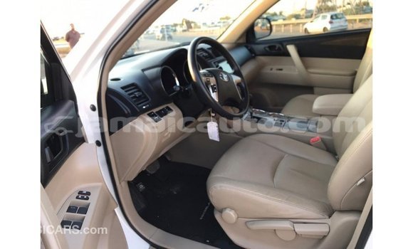 Acheter Import Voiture Toyota Highlander Blanc à Import - Dubai, Clarendon Acheter Import Voiture Toyota Highlander Blanc à Import - Dubai, Clarendon