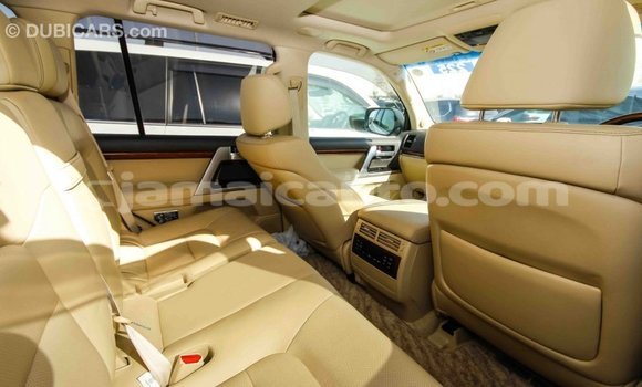 Acheter Import Voiture Toyota Land Cruiser Blanc à Import - Dubai, Clarendon Acheter Import Voiture Toyota Land Cruiser Blanc à Import - Dubai, Clarendon