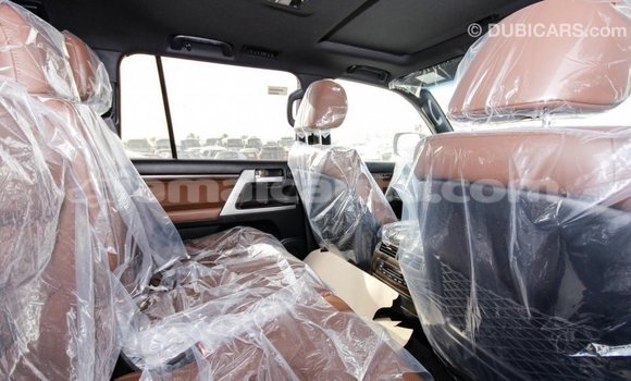 Acheter Import Voiture Toyota Land Cruiser Noir à Import - Dubai, Clarendon Acheter Import Voiture Toyota Land Cruiser Noir à Import - Dubai, Clarendon