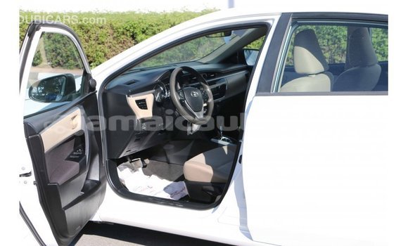 Acheter Import Voiture Toyota Corolla Blanc à Import - Dubai, Clarendon Acheter Import Voiture Toyota Corolla Blanc à Import - Dubai, Clarendon