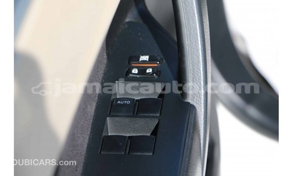 Acheter Import Voiture Toyota Corolla Blanc à Import - Dubai, Clarendon Acheter Import Voiture Toyota Corolla Blanc à Import - Dubai, Clarendon