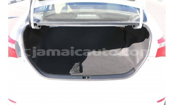 Acheter Import Voiture Toyota Corolla Blanc à Import - Dubai, Clarendon Acheter Import Voiture Toyota Corolla Blanc à Import - Dubai, Clarendon