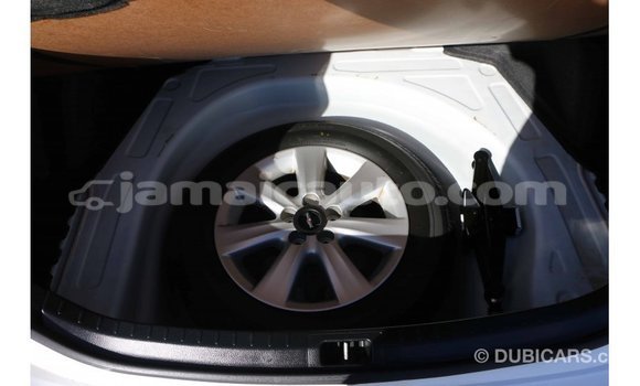 Acheter Import Voiture Toyota Corolla Blanc à Import - Dubai, Clarendon Acheter Import Voiture Toyota Corolla Blanc à Import - Dubai, Clarendon