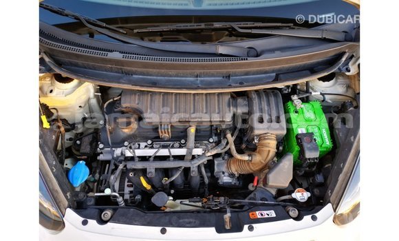 Acheter Import Voiture Kia Picanto Blanc à Import - Dubai, Clarendon Acheter Import Voiture Kia Picanto Blanc à Import - Dubai, Clarendon