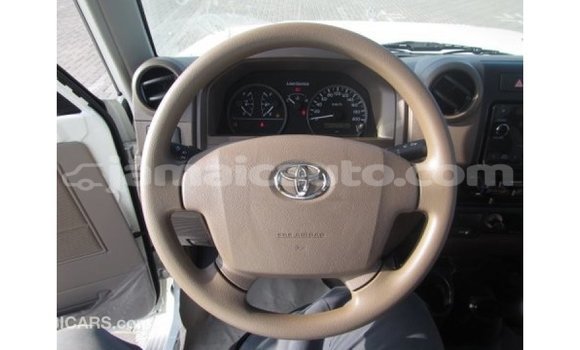 Buy Import Toyota Land Cruiser White Car in Import - Dubai in Clarendon Buy Import Toyota Land Cruiser White Car in Import - Dubai in Clarendon