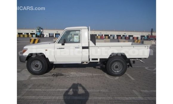 Buy Import Toyota Land Cruiser White Car in Import - Dubai in Clarendon Buy Import Toyota Land Cruiser White Car in Import - Dubai in Clarendon