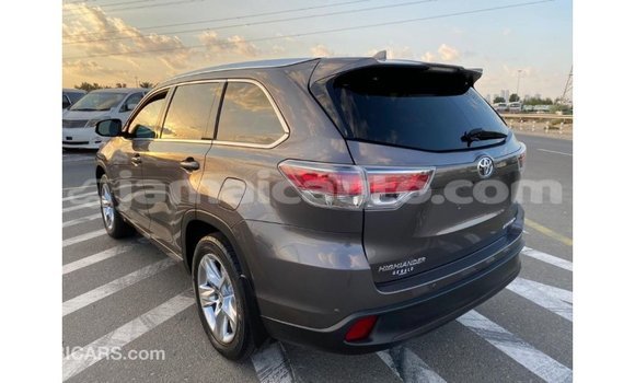 Acheter Import Voiture Toyota Highlander Autre à Import - Dubai, Clarendon Acheter Import Voiture Toyota Highlander Autre à Import - Dubai, Clarendon