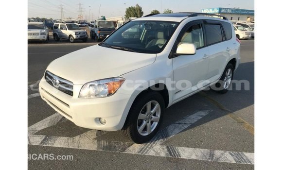 Acheter Import Voiture Toyota 4Runner Blanc à Import - Dubai, Clarendon Acheter Import Voiture Toyota 4Runner Blanc à Import - Dubai, Clarendon