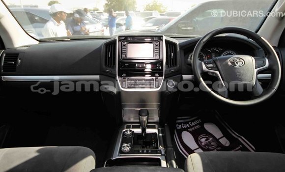 Acheter Import Voiture Toyota Land Cruiser Noir à Import - Dubai, Clarendon Acheter Import Voiture Toyota Land Cruiser Noir à Import - Dubai, Clarendon