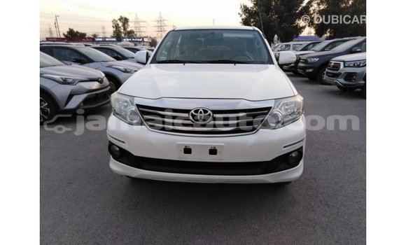 Acheter Import Voiture Toyota Fortuner Blanc à Import - Dubai, Clarendon Acheter Import Voiture Toyota Fortuner Blanc à Import - Dubai, Clarendon