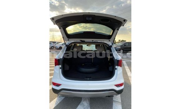 Acheter Import Voiture Hyundai Santa Fe Blanc à Import - Dubai, Clarendon Acheter Import Voiture Hyundai Santa Fe Blanc à Import - Dubai, Clarendon