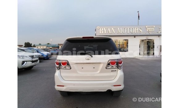 Acheter Import Voiture Toyota Fortuner Blanc à Import - Dubai, Clarendon Acheter Import Voiture Toyota Fortuner Blanc à Import - Dubai, Clarendon