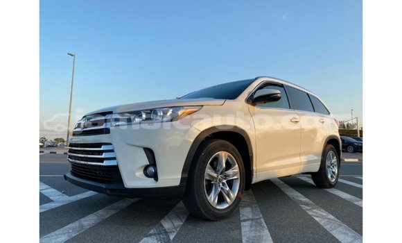 Acheter Import Voiture Toyota Highlander Blanc à Import - Dubai, Clarendon Acheter Import Voiture Toyota Highlander Blanc à Import - Dubai, Clarendon