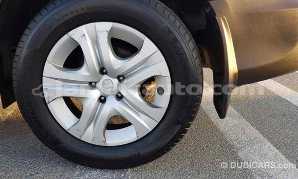 Acheter Import Utilitaire Toyota HiAce Rouge à Import - Dubai, Clarendon Acheter Import Utilitaire Toyota HiAce Rouge à Import - Dubai, Clarendon