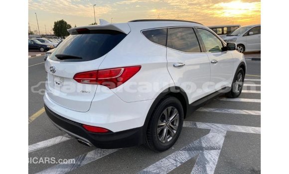 Acheter Import Voiture Hyundai Santa Fe Blanc à Import - Dubai, Clarendon Acheter Import Voiture Hyundai Santa Fe Blanc à Import - Dubai, Clarendon
